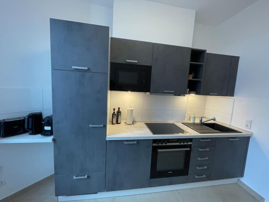 Lucky Stays Ls10 - Vollausstattung - Zentrum - Aufzug - Grosse Kueche - 2 Zimmer - Smart-Tv Magdeburg Kültér fotó